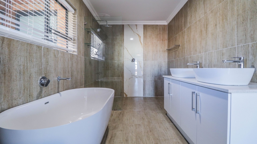 4 Bedroom Property for Sale in Wavecrest Eastern Cape